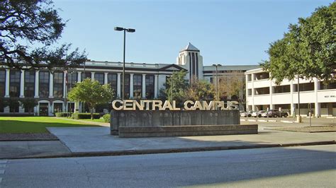 list of community colleges in houston tx